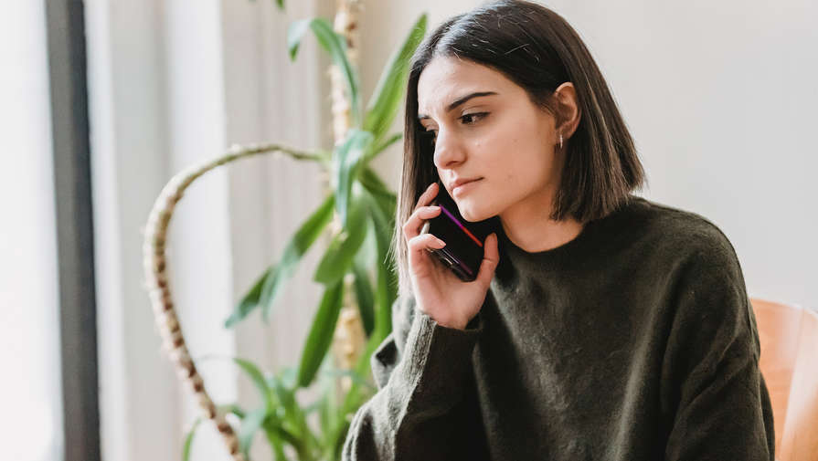 Роспотребнадзор предупредил россиян об опасности iPhone 12 и других мобильников