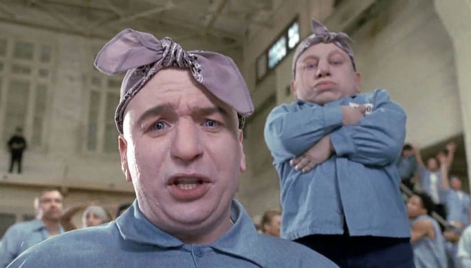 Верн Тройер и Майк Майерс в фильме «Остин Пауэрс: Голдмембер» (2002)