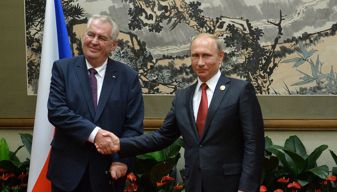 Президент Чехии Милош Земан и президент России Владимир Путин во время встречи в Пекине, 2015 год