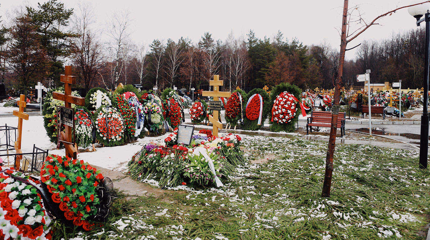 Юлия Началова могила на Троекуровском кладбище