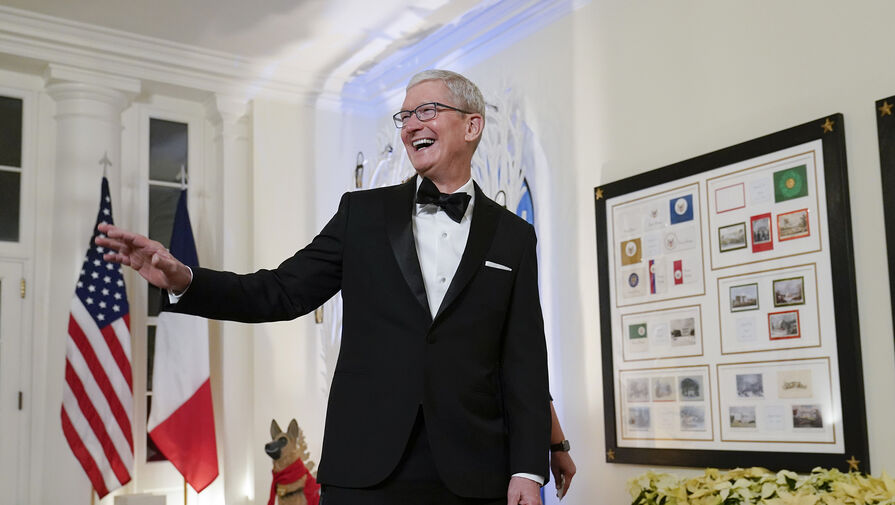Глава Apple попросил сократить свое денежное вознаграждение из-за недовольства инвесторов
