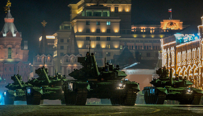 Танки Т-90А на репетиции военного парада, посвященного 71-й годовщине Победы в Великой Отечественной...