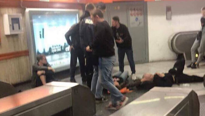 Последствия обрушения эскалатора в Риме, при котором пострадали российские болельщики, 23 октября...
