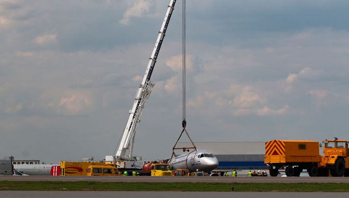 На месте крушения самолета Sukhoi Superjet 100, следовавшего рейсом «Аэрофлота» SU1492...
