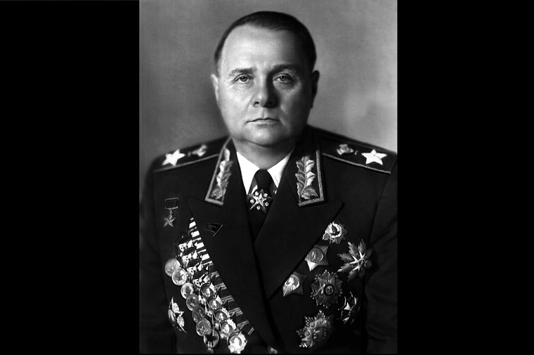 Маршал и Герой Советского Союза Кирилл Мерецков (1897-1968). Участник гражданской войны в Испании, советско-финской и Великой Отечественной войн (командующий войсками ряда армий и фронтов).