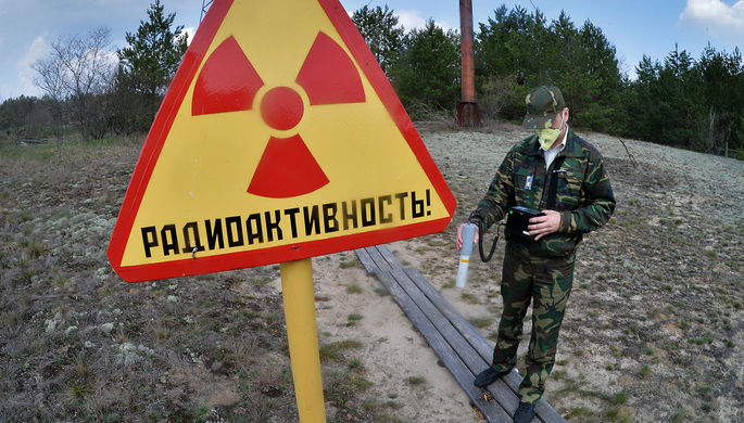 Сотрудник Полесского государственного радиационно-экологического заповедника в секторе зоны...