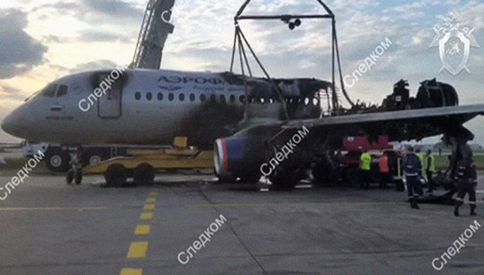 

На месте крушения самолета Sukhoi Superjet 100, следовавшего рейсом &laquo;Аэрофлота&raquo; SU1492...

