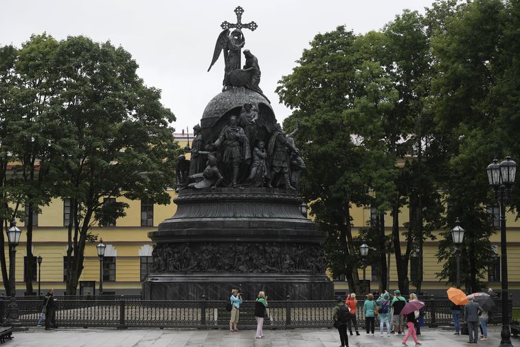 Памятник "Тысячелетие России" в Новгородском кремле. Современный вид