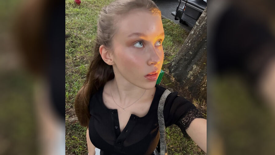 Актриса Анна Пересильд поделилась фото в топе и шортах