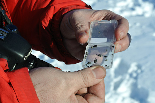 Чешские астрономы считают, что масса упавшего в озеро осколка метеорита составляет несколько сотен килограммов