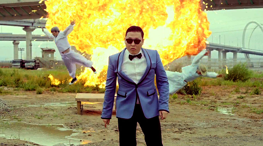Кадр из клипа PSY -- GANGNAM STYLE, 2012 год