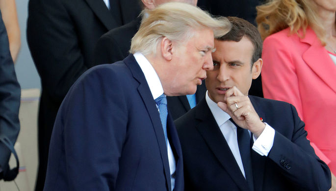 Президент США Дональд Трамп и президент Франции Эммануэль Макрон во время парада по случаю Дня...
