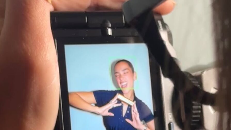 Певица Дуа Липа снялась в облегающем боди для рекламы