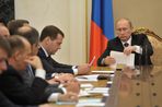 Правительство РФ могут отправить в отставку на фоне высокого рейтинга Путина