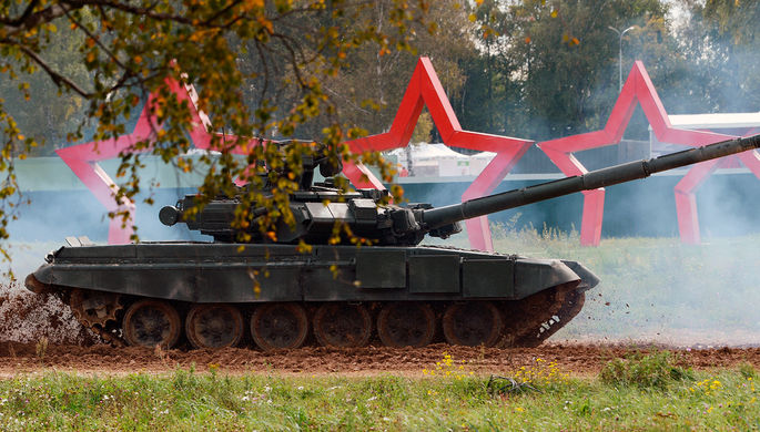 Танк Т-90А во время демонстрационного показа военной техники на полигоне Алабино на Международном...