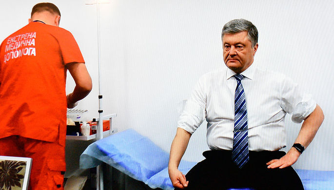 Трансляция сдачи крови кандидата в президенты Украины Петра Порошенко в медпункте стадиона...