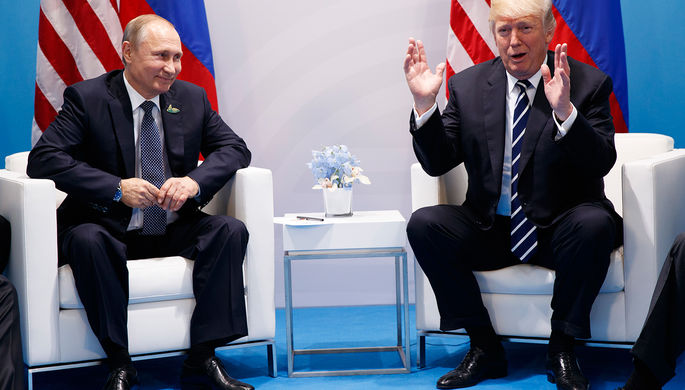 Президент России Владимир Путин и президент США Дональд Трамп во время встречи на саммите G20 в...