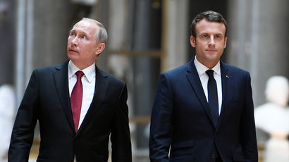 Президент России Владимир Путин и президент Франции Эммануэль Макрон перед пресс-конференцией в...