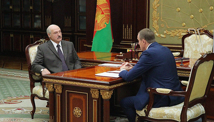 Президент Белоруссии Александр Лукашенко во время встречи с председателем Минского облисполкома...