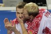 Антон Понкрашов целует Дмитрия Хвостова
