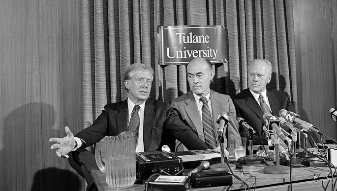 Эфир программы «Meet the Press» на канале NBC, 1985 год. Ведущий — Билл Монро (в...