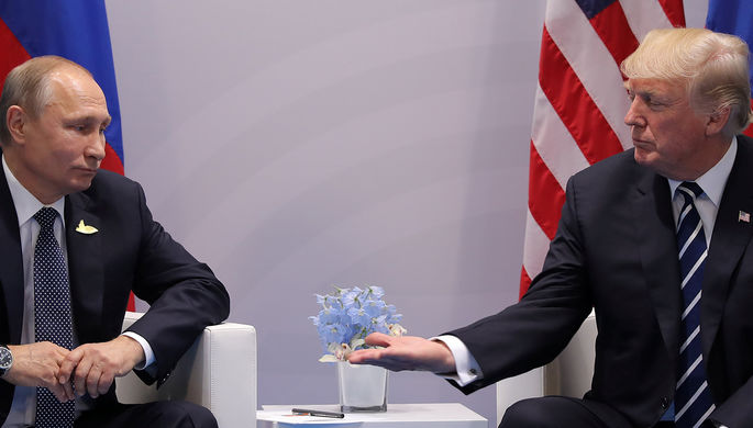 Владимир Путин и Дональд Трамп во время встречи на саммите G20 в Гамбурге