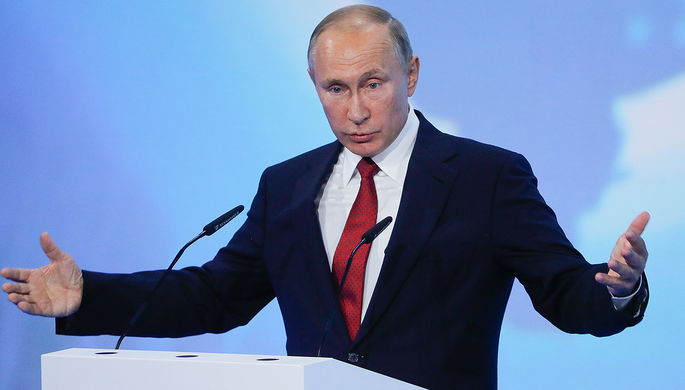 Владимир Путин во время выступления на открытом уроке «Россия, устремленная в будущее» в...