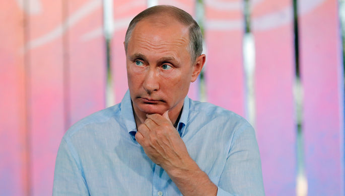 Президент России Владимир Путин во время посещения Всероссийского молодежного образовательного...