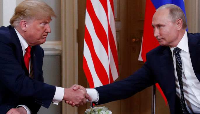 Президент США Дональд Трамп и президент России Владимир Путин во время встречи в Хельсинки, 16 июля...