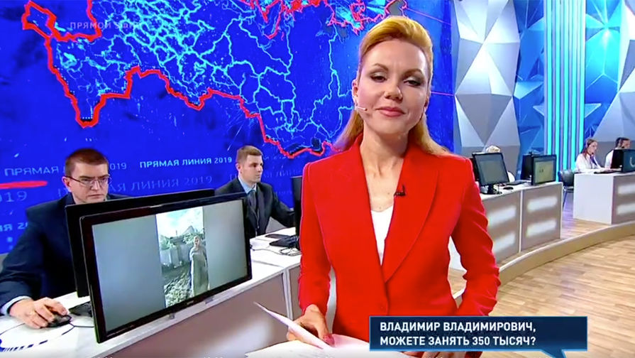 Во время ежегодной специальной программы "Прямая линия с Владимиром Путиным" в Гостином дворе, 20 июня 2019 года