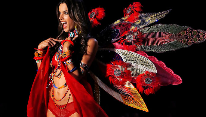 Алессандра Амбросио на Victoria’s Secret Fashion Show 2017
