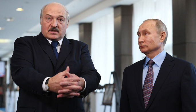 Президент Белоруссии Александр Лукашенко и президент России Владимир Пути после встречи в...
