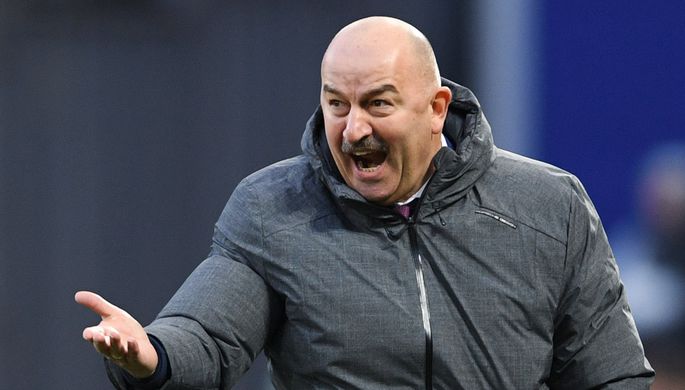 Главный тренер сборной России Станислав Черчесов во время товарищеского матча с Южной Кореей.
