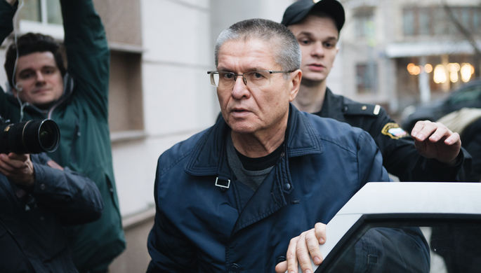 Бывший министр экономического развития России Алексей Улюкаев перед заседанием Замоскворецкого суда...