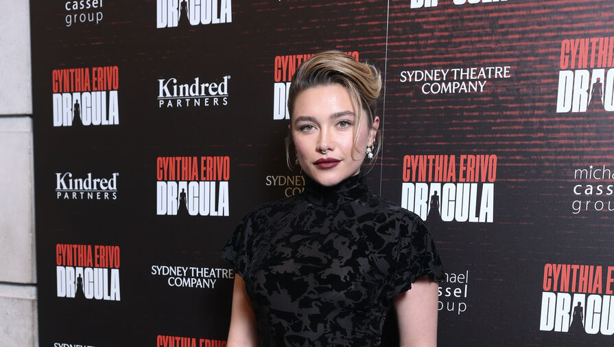 Актриса Флоренс Пью показала кольцо, спровоцировав слухи о помолвке с Коулом