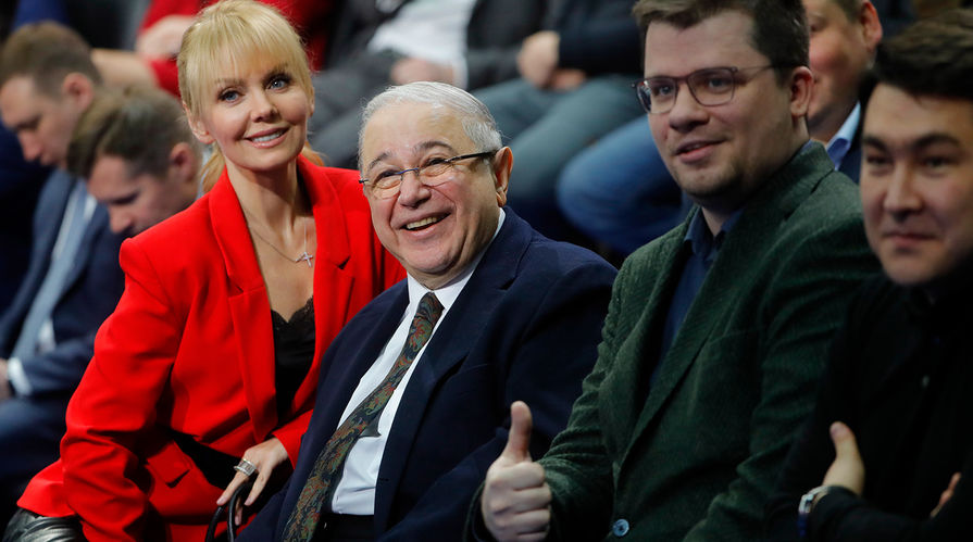 Певица Валерия, артист Евгений Петросян, актеры Гарик Харламов и Азамат Мусагалиев во время встречи Владимира Путина с доверенными лицами в Гостином дворе, 30 января 2018