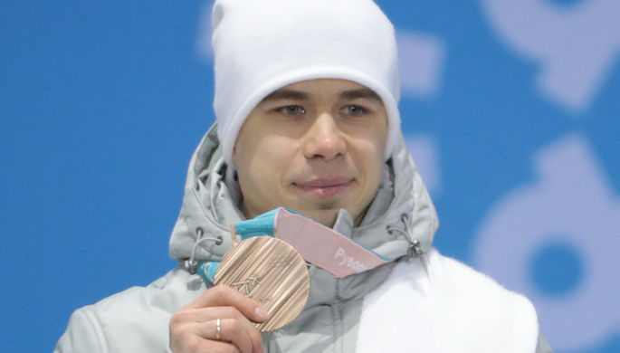 Семен Елистратов на церемонии награждения призеров Олимпийских игр — 2018