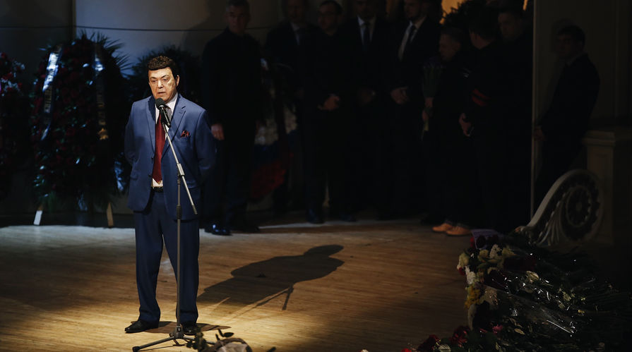Певец и депутат Иосиф Кобзон во время церемонии прощания с Дмитрием Хворостовским в Москве, 27 ноября 2017 года
