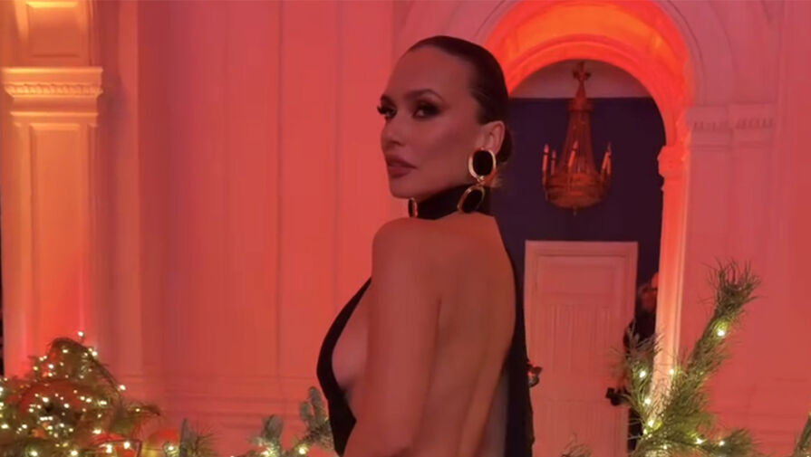 Певица Ольга Серябкина показала фигуру в платье с открытой спиной