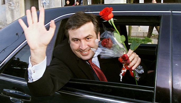 Президент Грузии Михаил Саакашвили после переговоров с главой Аджарии Асланом Абашидзе в Батуми...
