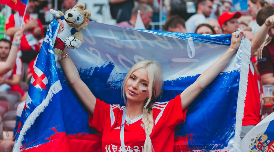 Болельщики во время матча 1/8 финала чемпионата мира по футболу между сборными Испании и России