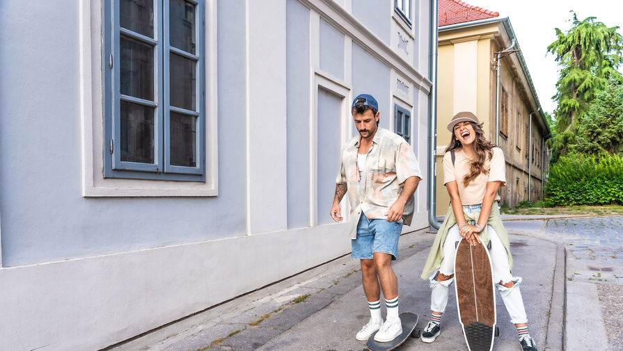 Больше трети зумеров заявили, что работа мешает отношениям