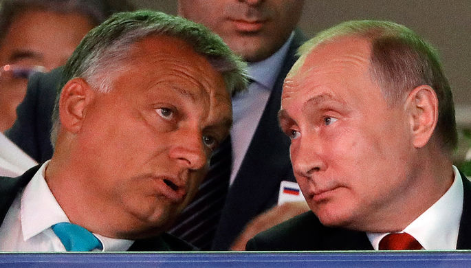 Премьер-министр Венгрии Виктор Орбан и президент РФ Владимир Путин на церемонии открытия чемпионата...