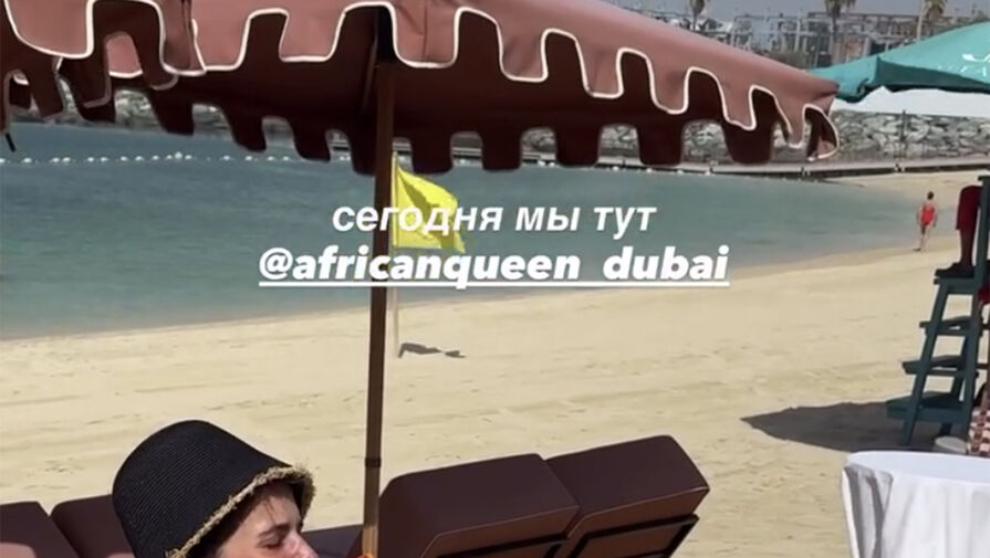 Актриса Лиза Моряк снялась в купальнике за обедом в Дубае