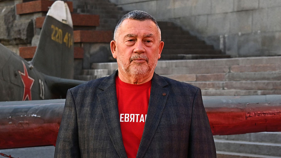 Сын Героя Советского Союза Михаила Девятаева Александр на премьере фильма «Девятаев» в...
