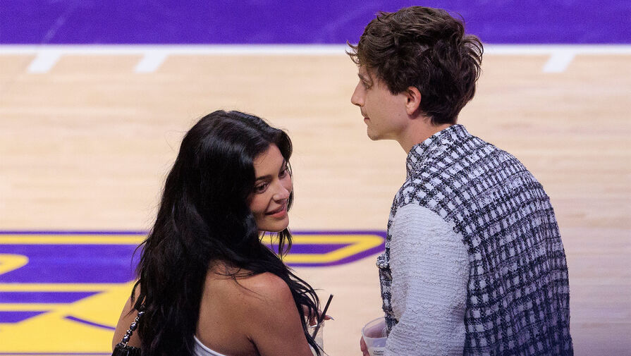 Бизнесвумен Кайли Дженнер засняли на частном джете с Тимоти Шаламе