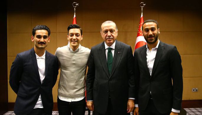 В Германии объяснили недовольство скандальной фотографией игроков с Эрдоганом