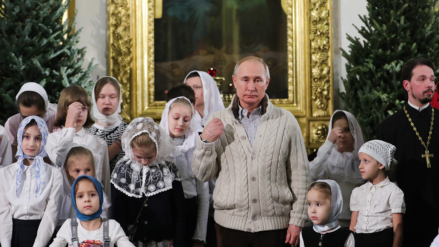 Путин Владимир Владимирович в церкви храме