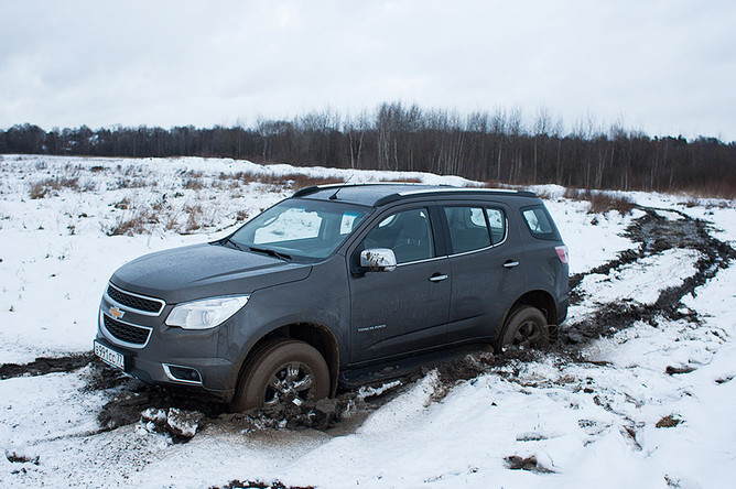 В этой снежно-грязевой каше Trailblazer увяз до прибытия подмоги
