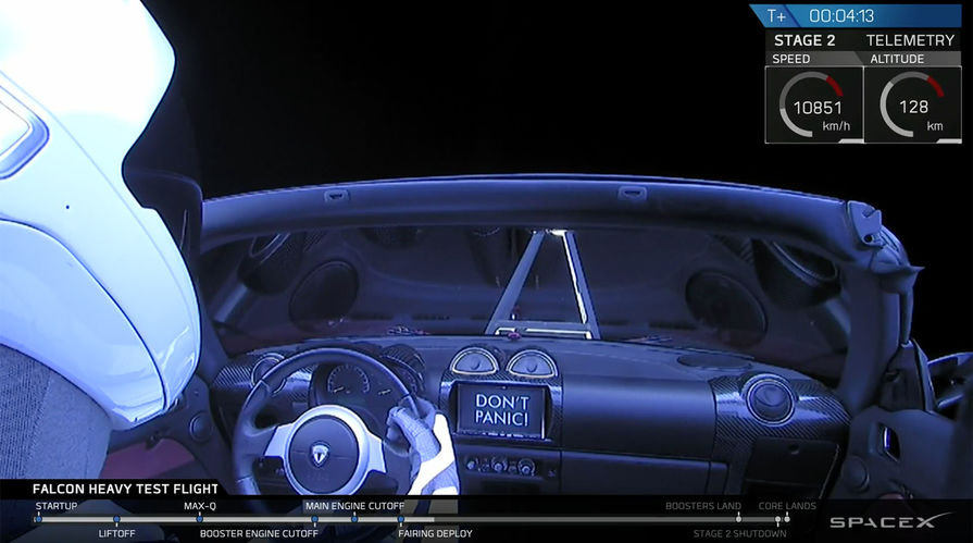 Во время запуска ракеты-носителя Falcon Heavy компании Илона Маска SpaceX с мыса Канаверал во Флориде, 6 февраля 2018 года
